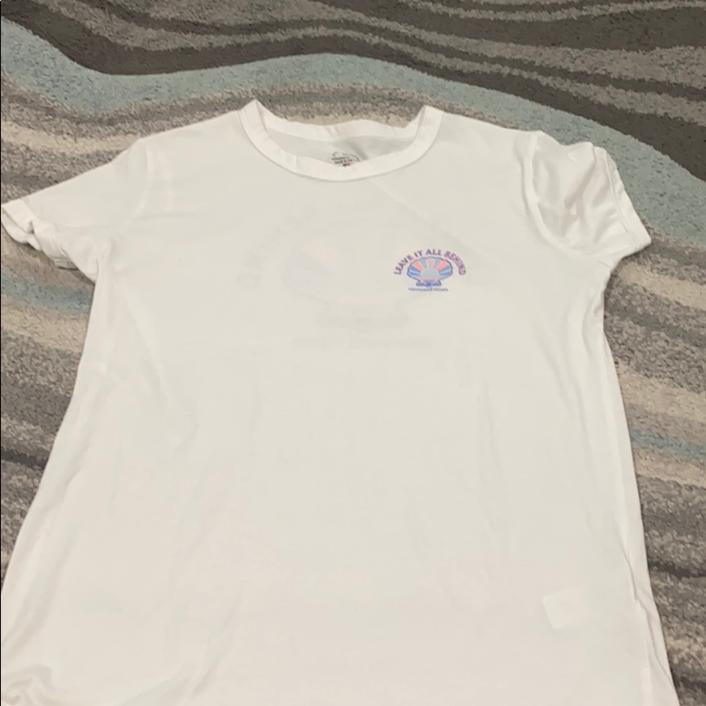 Vineyard vines white T-shirt